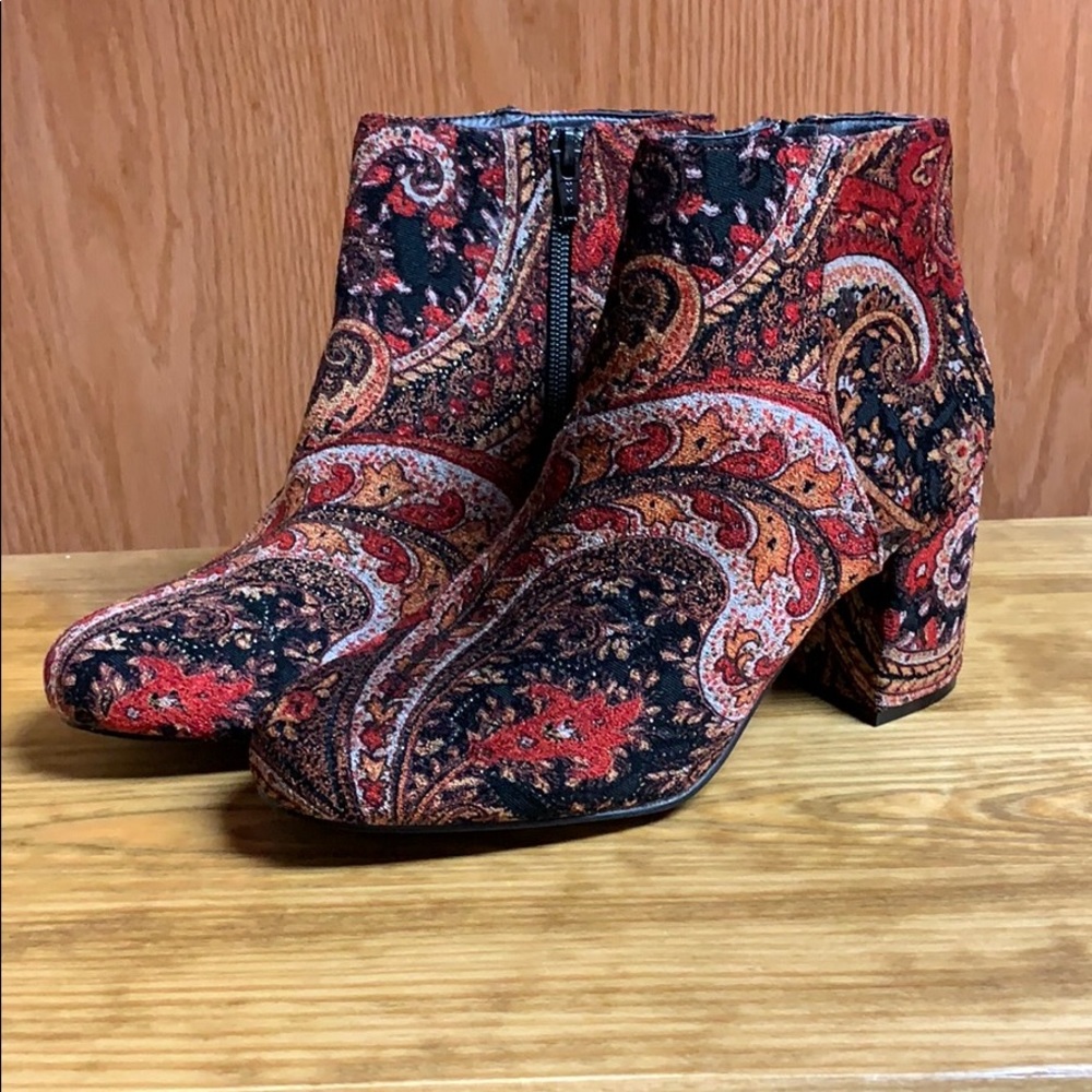 NWOT Diba Red Multi Color Booties